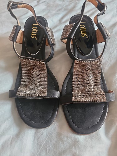 Lotus black chain mail - &,