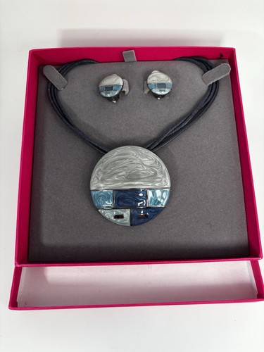 Buckingham jewellery set boxed - buckingham,