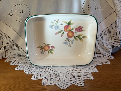 Green cloverleaf peaches - t,