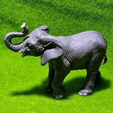 BRITAINS Deetail Vintage Wildlife Zoo - Baby Elephant With Movable Head 1313