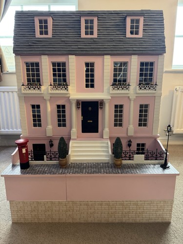 Dolls house - dolls,