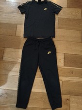 Black And Gold Nike Jogger And T Shirt Set M/S 137-147cm.boys size.