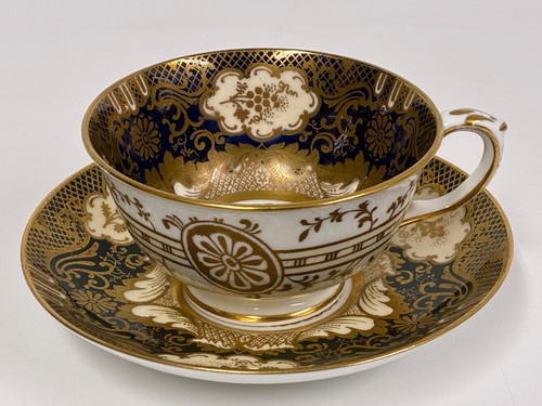 Crown teacup saucer bone - &,