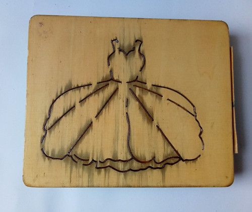 Thick wooden die - -, dress