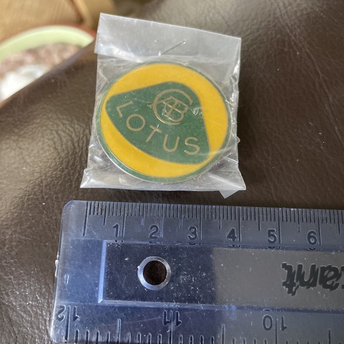 Vintage lotus enamel - , lapel