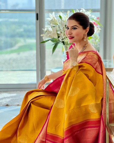 Stunning look bandhej - stunning,