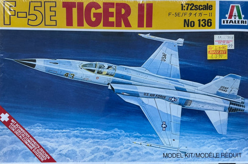 Italeri 136 tiger ii - f-5e,