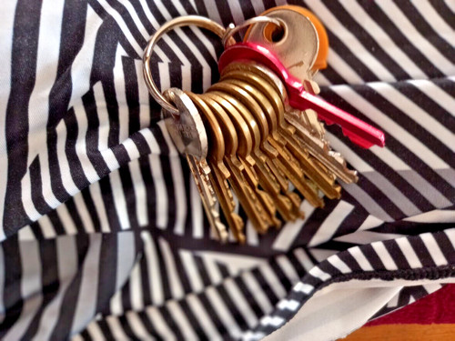 Assorted antique keys some - 12,