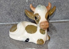 Szeiler small brown and cream china cow 6 cms long