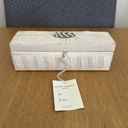 Laura ashley metropolitan - ashley,