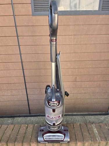 Shark lift away upright - shark,
