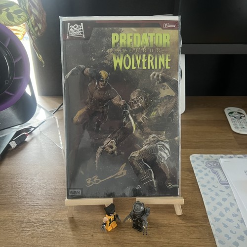 Wolverine predator signed - 1,