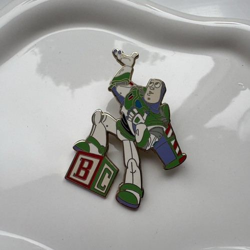 Disney pin toy - disney, 2