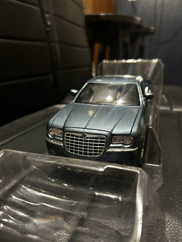 Maisto chrysler 300c hemi - chrysler,