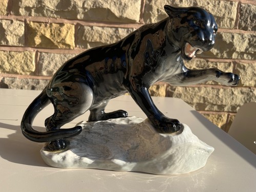Beswick black puma rock - black,