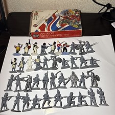 AIRFIX  BRITAINS WATERLOO NAPOLEONIC BRITISH INFANTRY - 40 TOY SOLDIERS