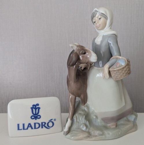 Lladro figurine girl - lladro,