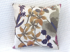 Cushion cover in Amazilia
