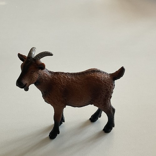 Schleich farm world brown - farm,