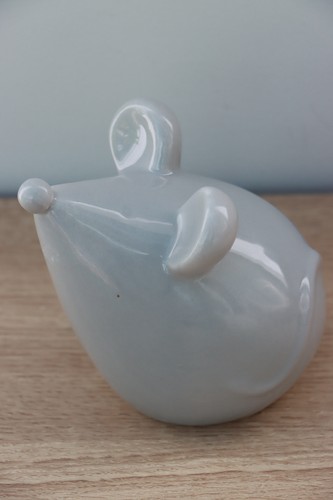 Ceramic grey white sitting - grey,