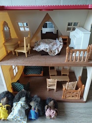 Sylvanian families red - families,