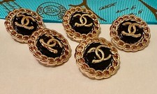 5 VINTAGE CHANEL BUTTONS CHAIN
