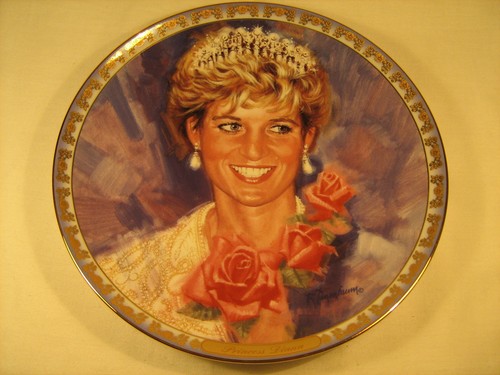 Porcelain collector plate - 8",