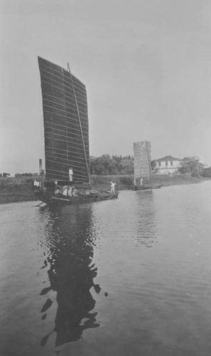 Big and small boat - big, the