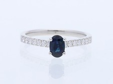 Ring brilliant sapphire