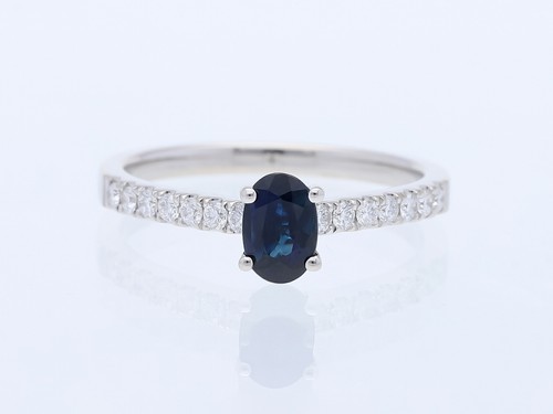 Ring brilliant sapphire
