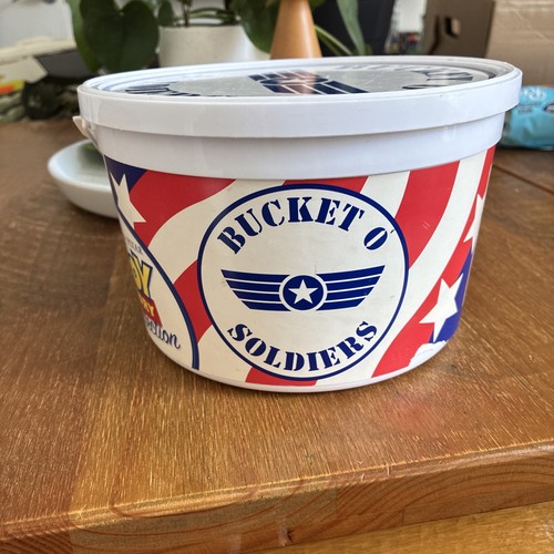 Bucket soldiers toy story - soldiers,