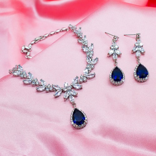 Necklace earring set - &,