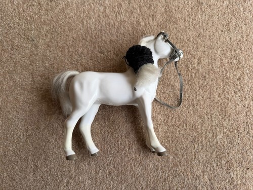 Julep white horse with - white,