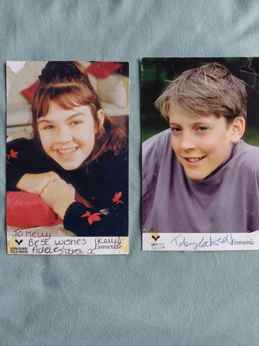 Signed emmerdale cast cards - cast,