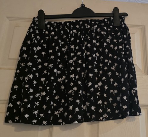 Bundle girls m skirts - of, 2