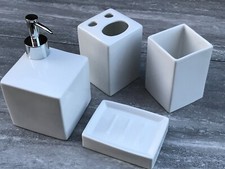 FOUR PIECE BATHROOM CERAMIC