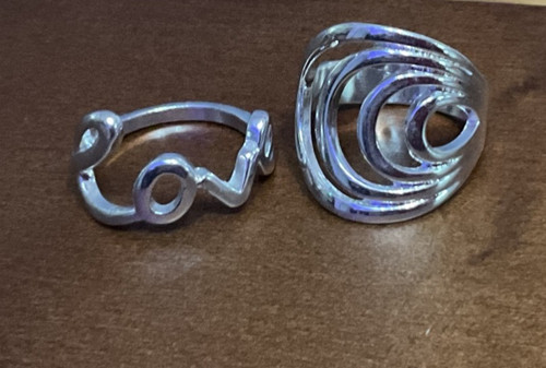 Two costume jewllery rings - ✨two,