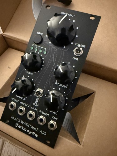 Erica synths black wavetable - black,