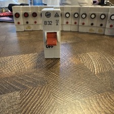 WYLEX B32 PLUG IN MCB  used BS 3871 3kA 