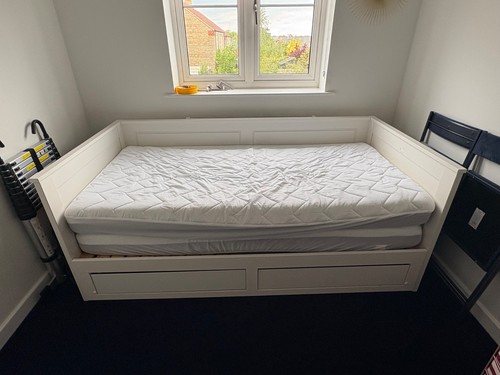 Daybed with two single