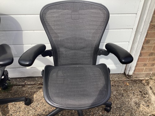 Herman miller aeron - 1, x