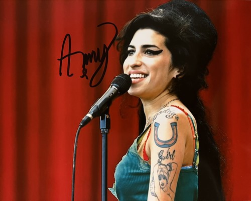 Amy winehouse signed photo - amy,