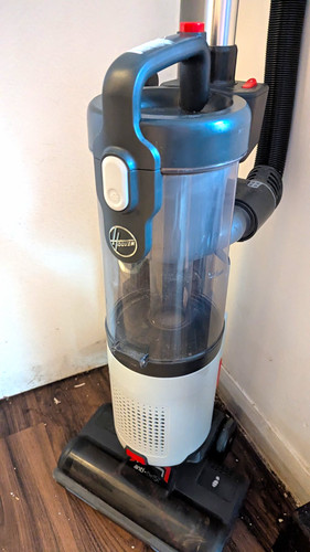 Hoover upright bagless corded - bagless,
