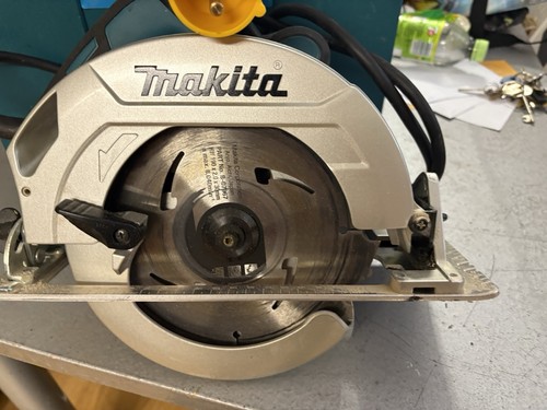 Makita hs7611j 1600w corded - a,