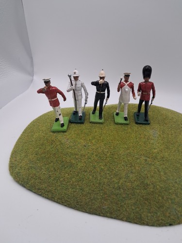 Britains toy soldiers - britains, spares
