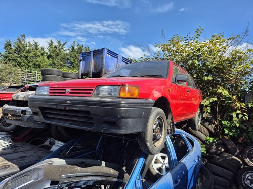 Nissan sunny n13 for spares - sunny,