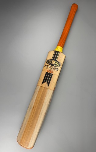 Newbery uzi bmf cricket - 20/20,