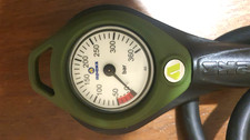 APEKS PRESSURE GAUGE.