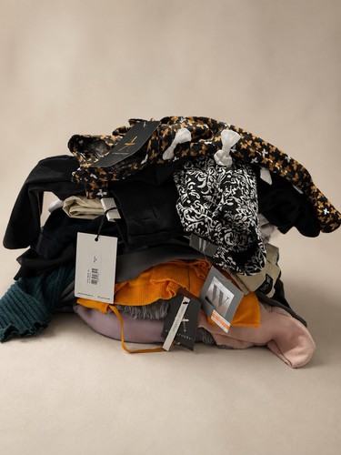 Bundle ladies clothes - of,