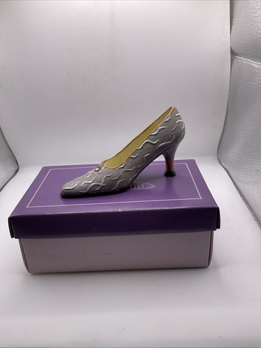 The shoe fits leonardo - if,